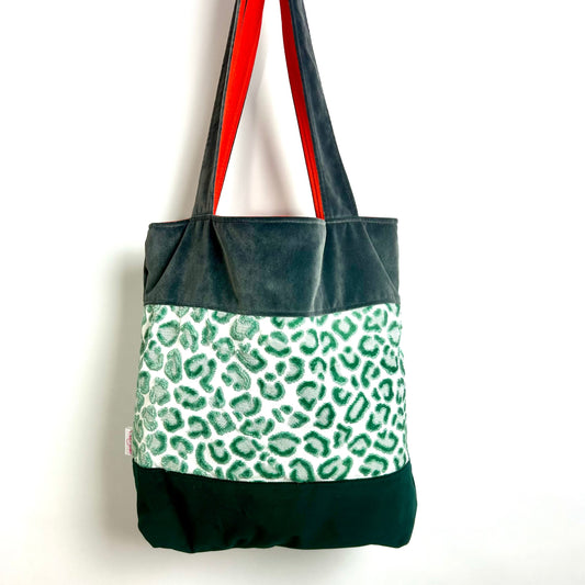 Weekend - Green Leopard